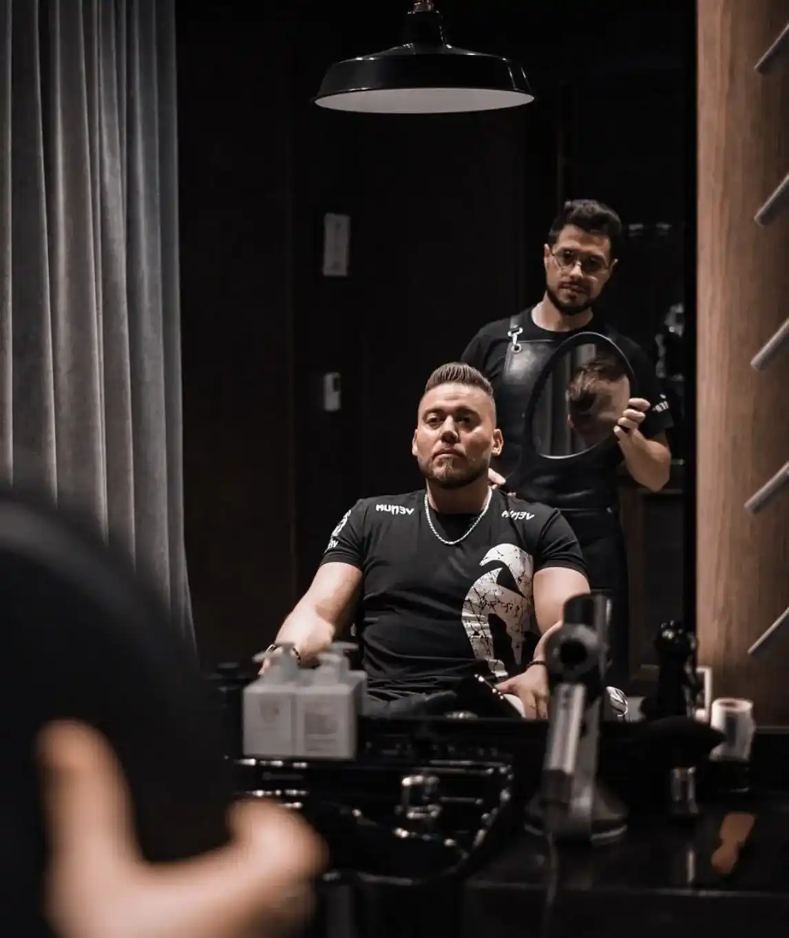 Барбер за роботою (елемент галереї зображень)